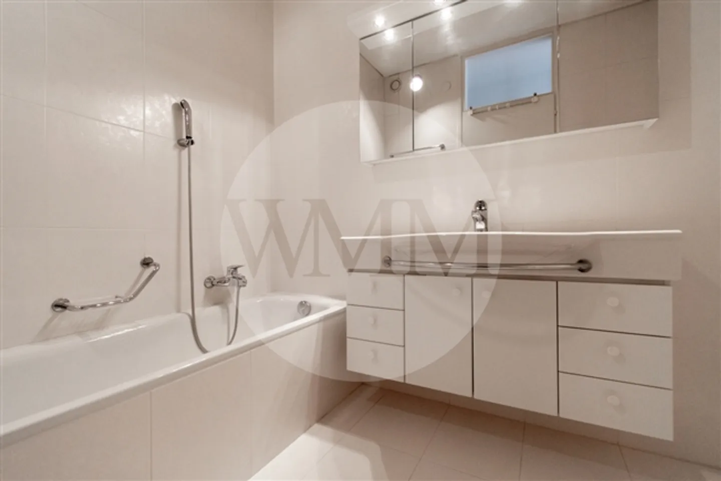 BRIGHT AND SPACIOUS PENTHOUSE WITH PANORAMIC VIEW - Photo 9 of 15