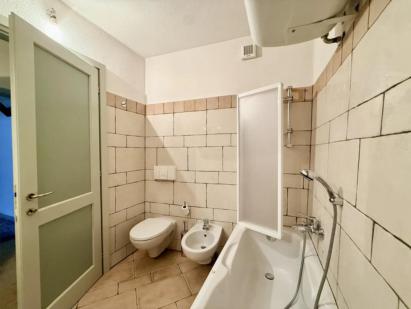 Rental of beautiful two-room apartments in historic Palazzo in Morcote - Photo 8 of 9