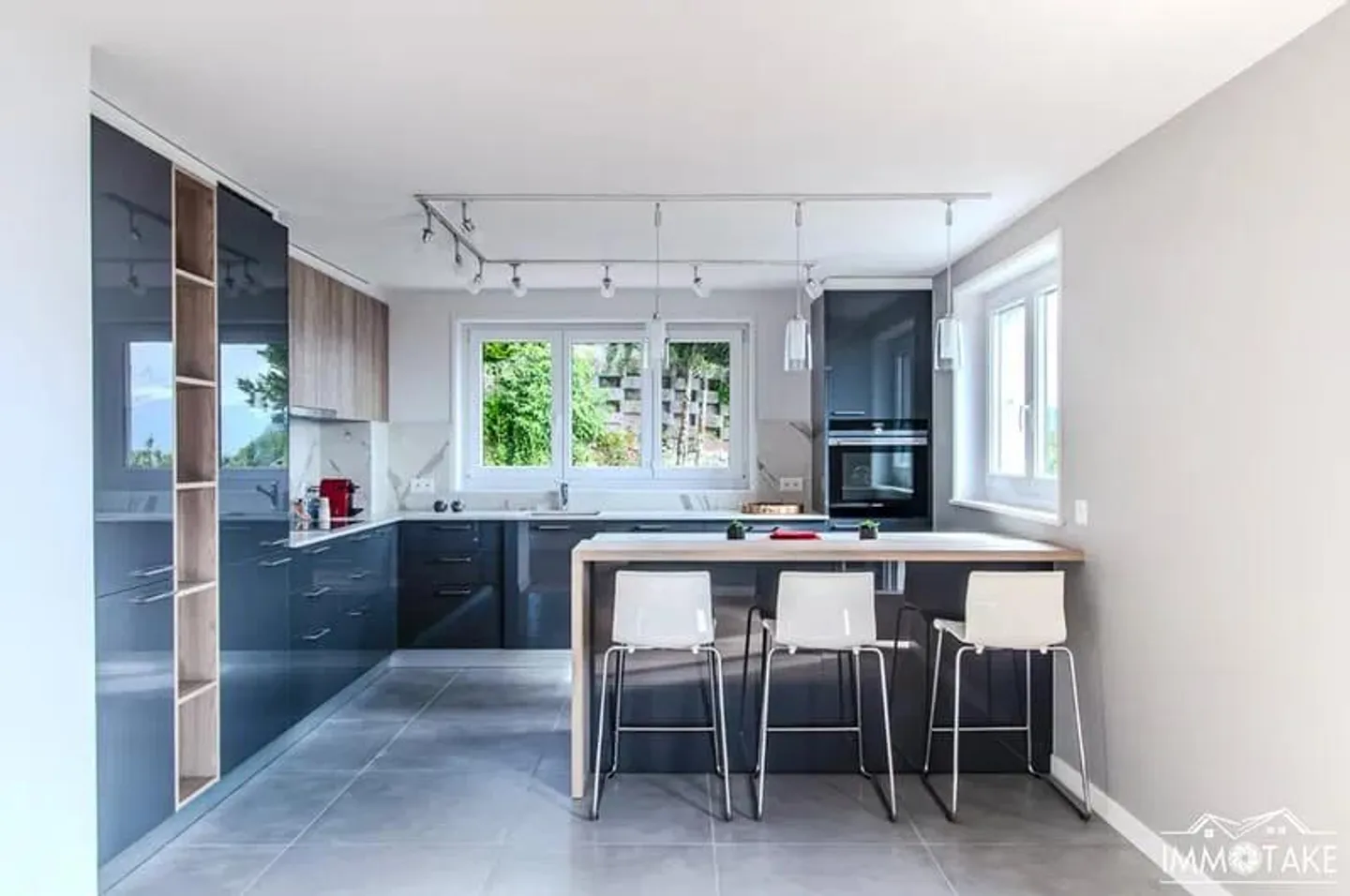 Magnifica villa ristrutturata a Chernex - Foto 2 di 15