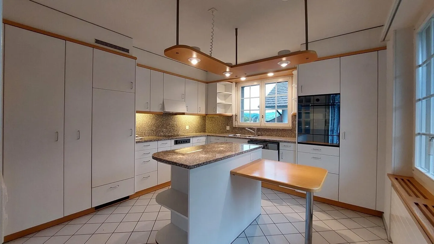 Imposing and spacious 2.5-room apartment of 87 m² - Photo 1 of 13