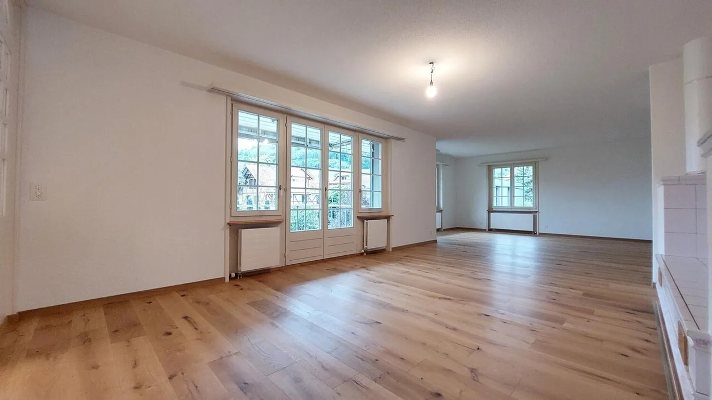 Imposing and spacious 2.5-room apartment of 87 m² - Photo 4 of 13
