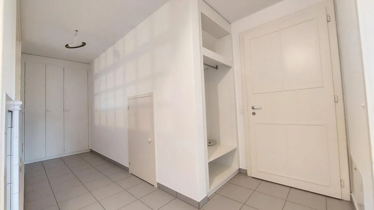 Imposing and spacious 2.5-room apartment of 87 m² - Photo 8 of 13