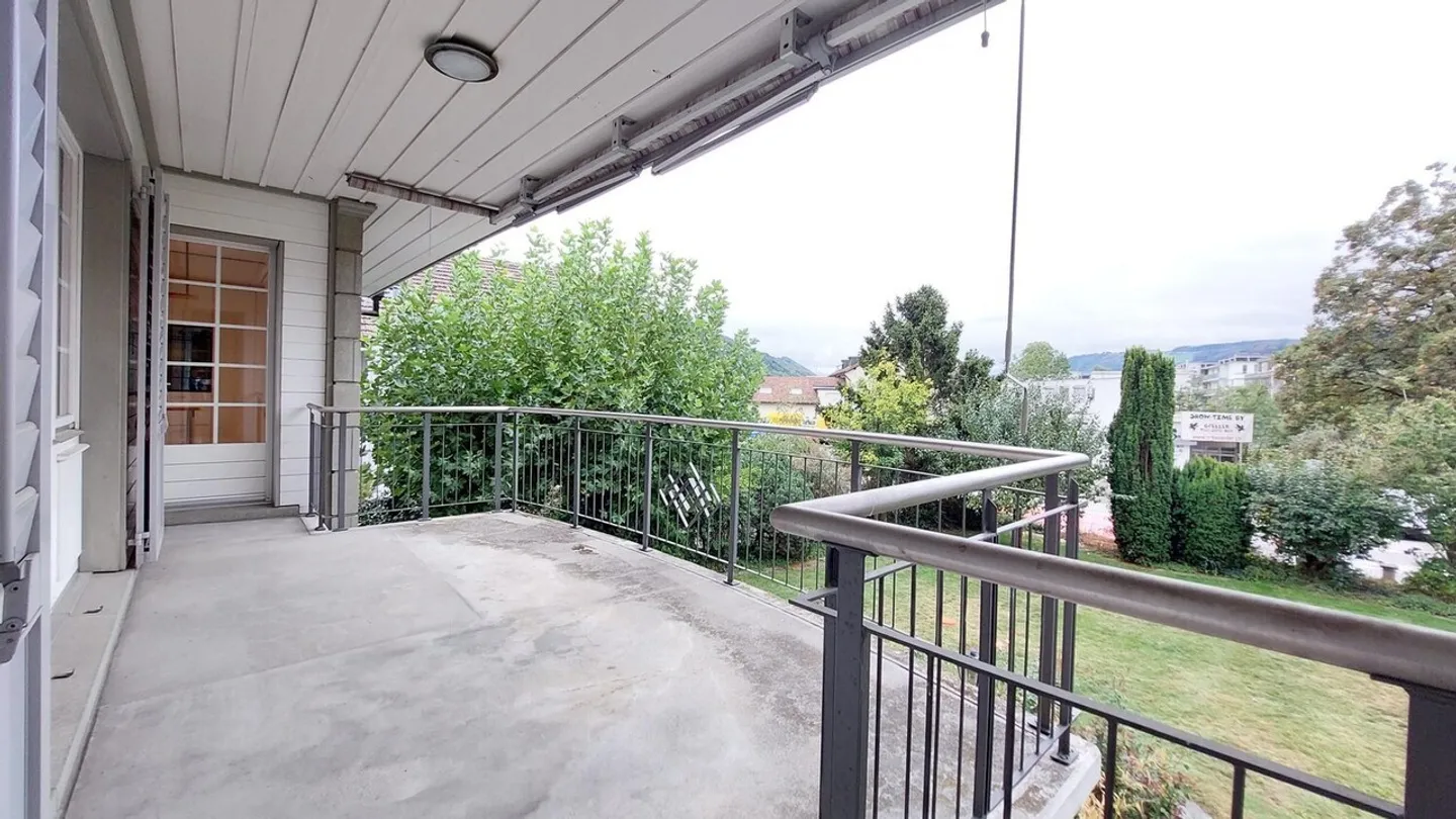 Imposing and spacious 2.5-room apartment of 87 m² - Photo 9 of 13
