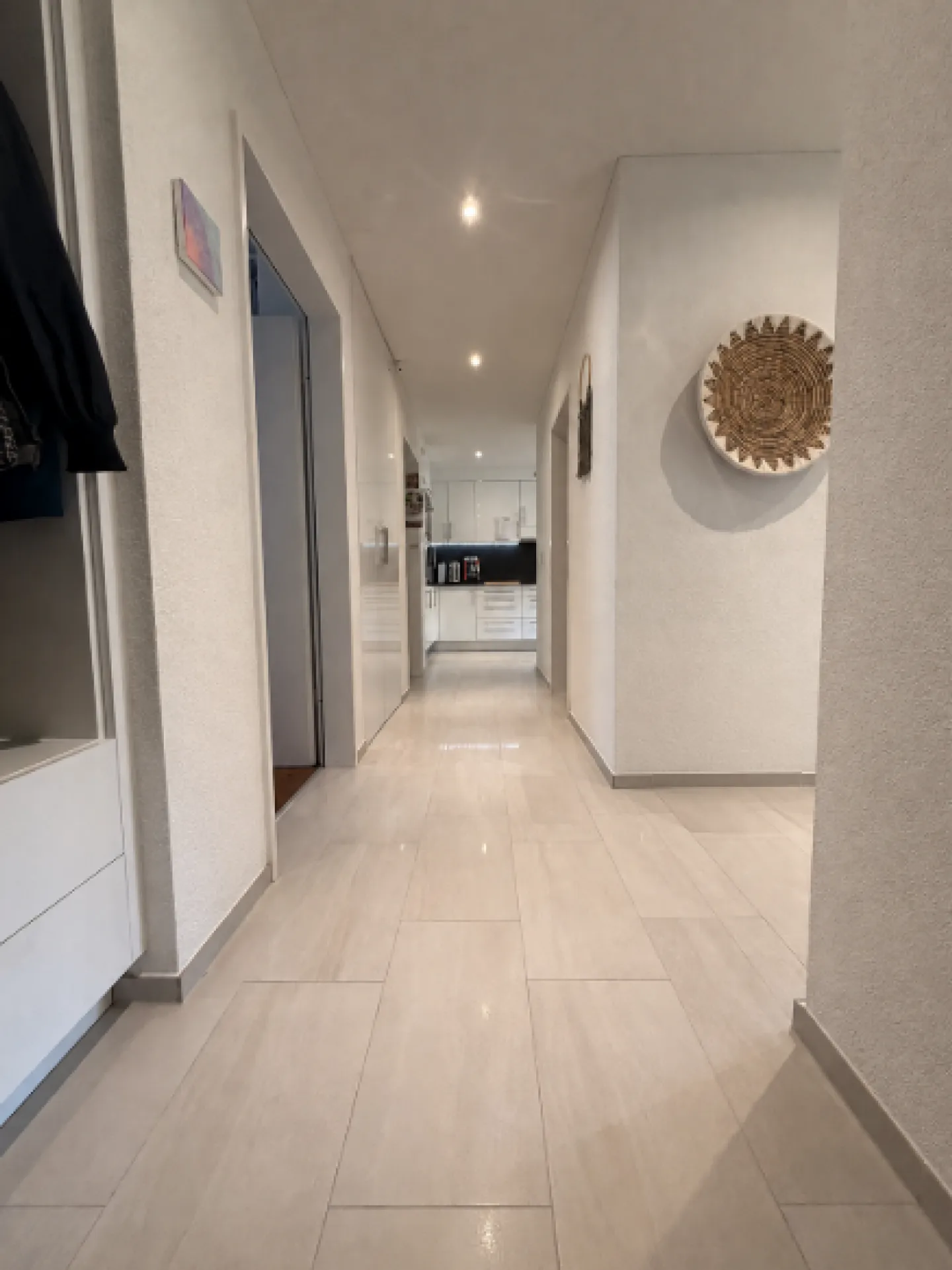 Moderno appartamento di 4.5 locali con balcone e vista sul verde - Foto 1 di 19