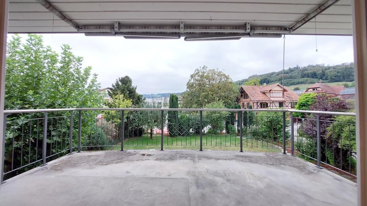 Imposing and spacious 2.5-room apartment of 87 m² - Photo 10 of 13