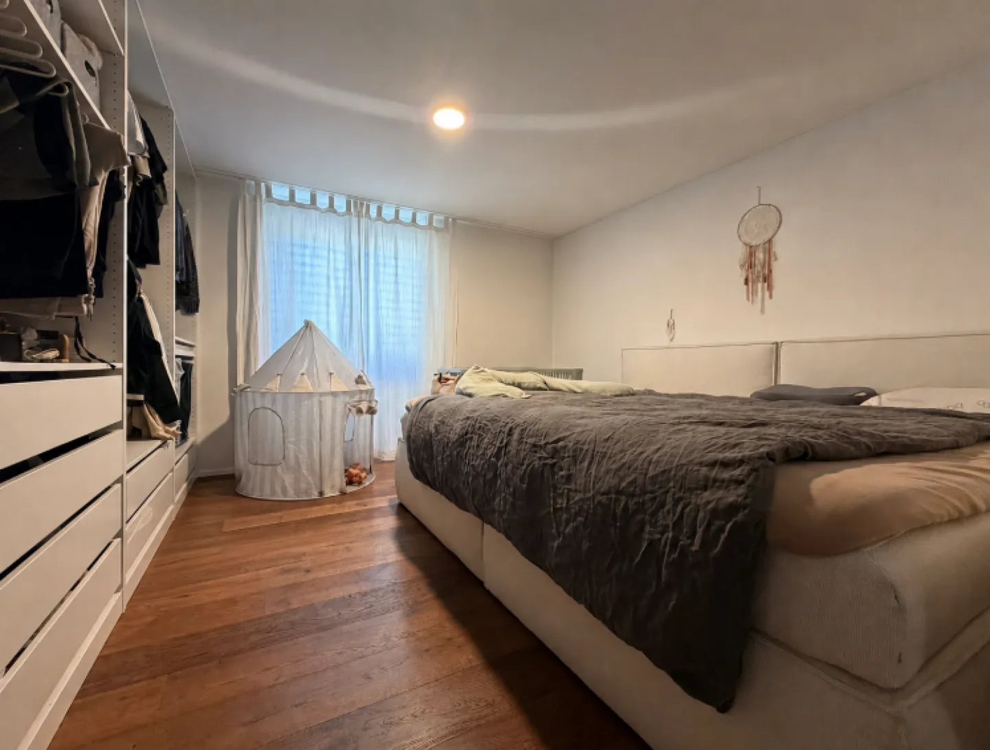 Moderno appartamento di 4.5 locali con balcone e vista sul verde - Foto 2 di 19