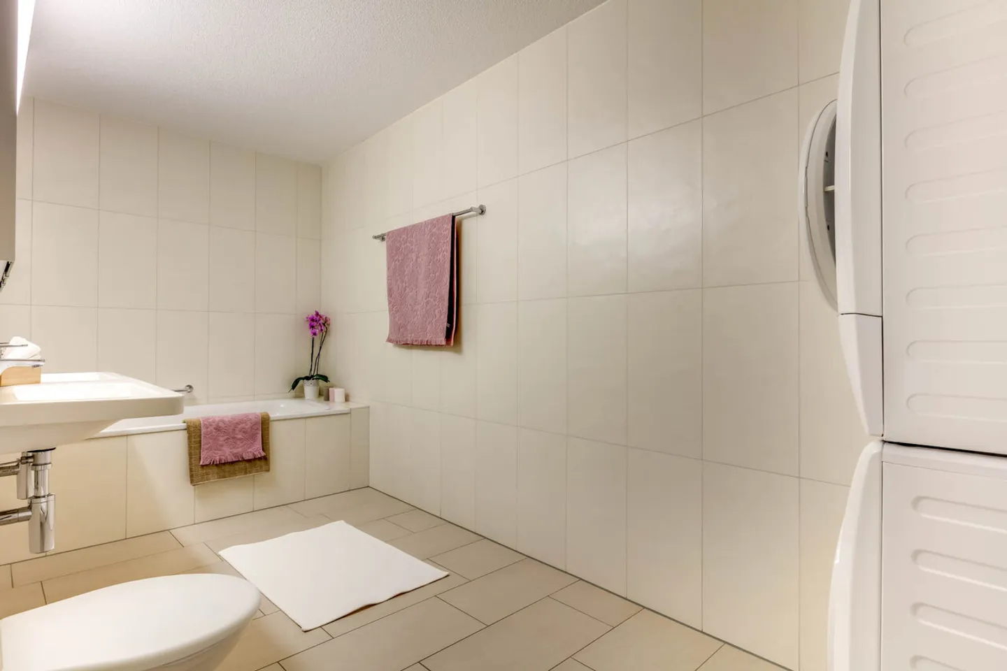 Spacious living! - Photo 10 of 13