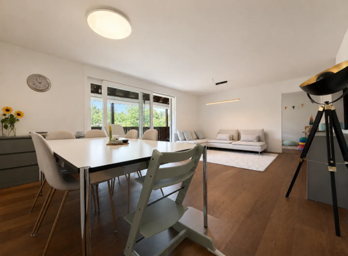 Moderno appartamento di 4.5 locali con balcone e vista sul verde - Foto 5 di 19