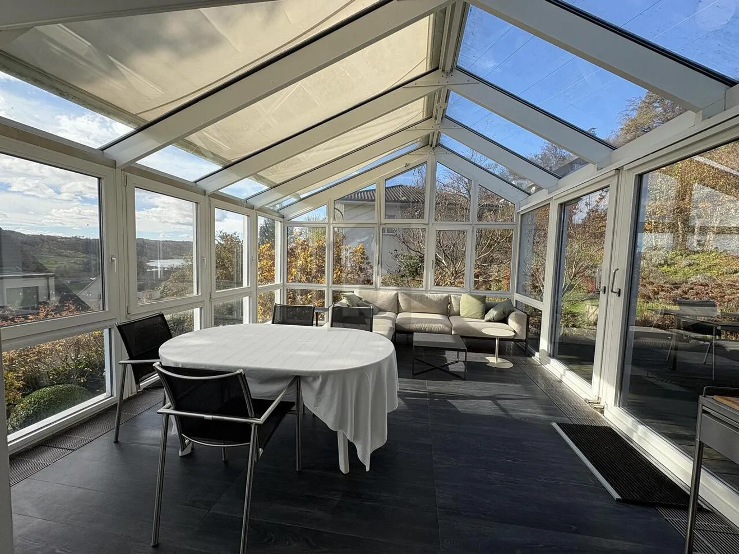 FAMILIAL AVEC BEAUCOUP D'ESPACE ET ENVIRONNEMENT! - Photo 1 sur 6