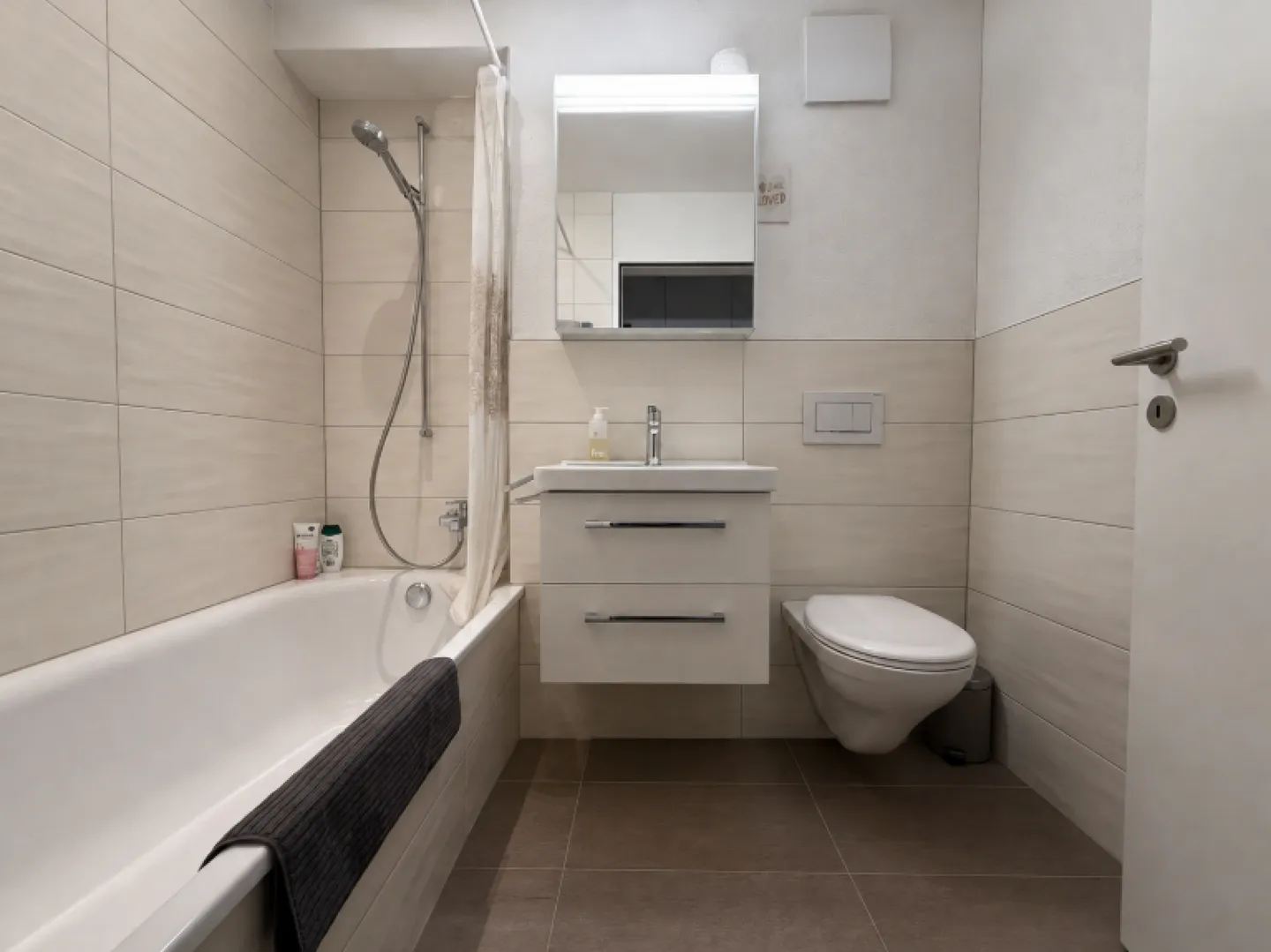 Moderno appartamento di 4.5 locali con balcone e vista sul verde - Foto 7 di 19