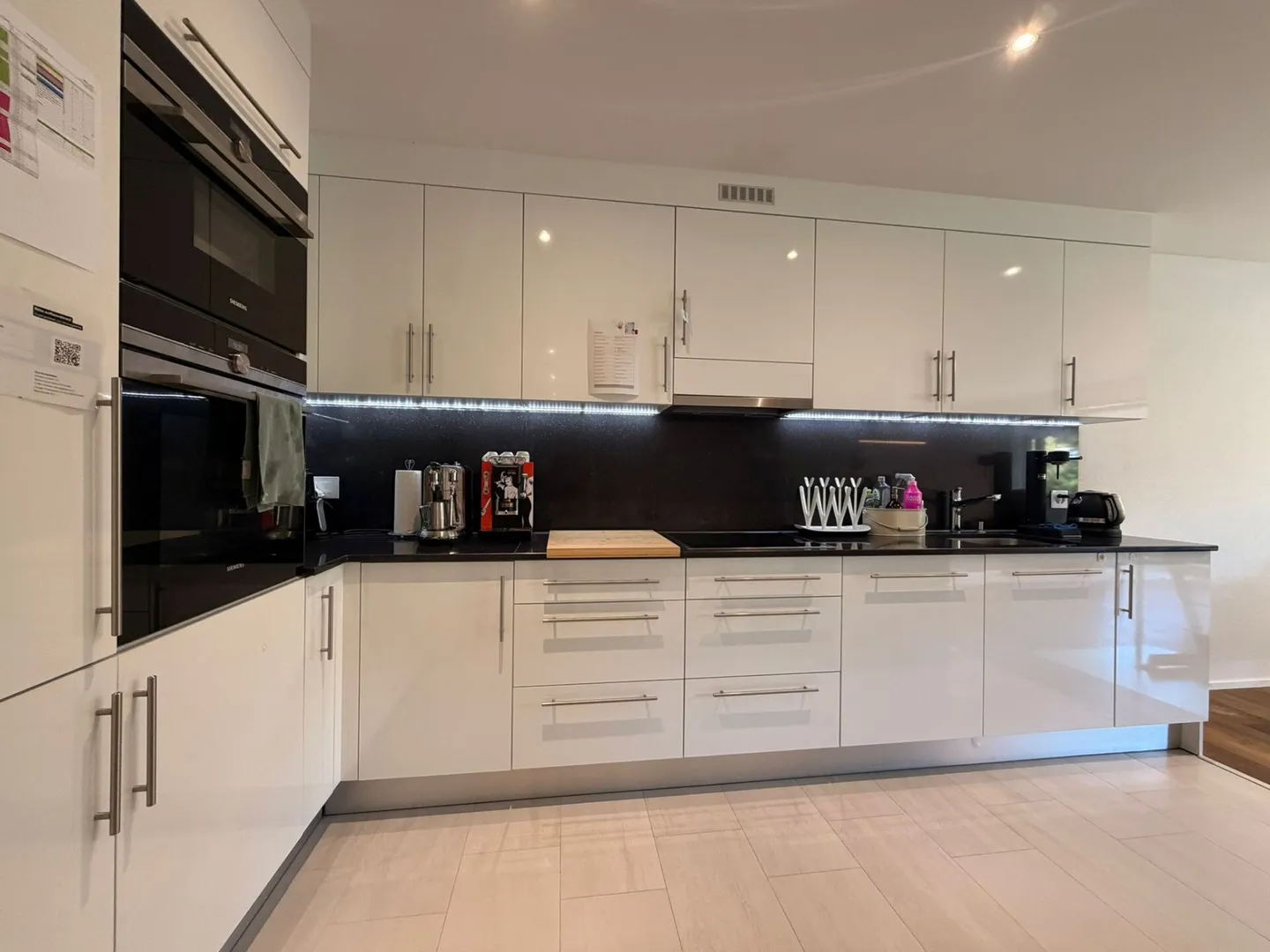 Moderno appartamento di 4.5 locali con balcone e vista sul verde - Foto 9 di 19