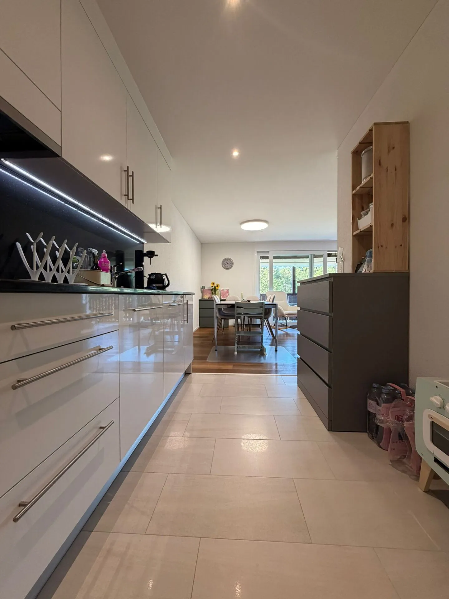 Moderno appartamento di 4.5 locali con balcone e vista sul verde - Foto 12 di 19
