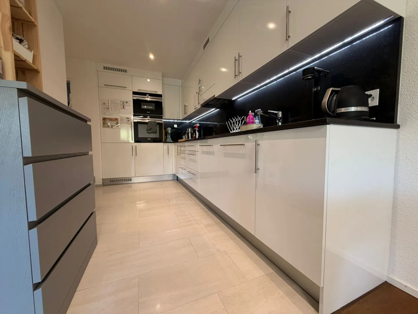 Moderno appartamento di 4.5 locali con balcone e vista sul verde - Foto 16 di 19