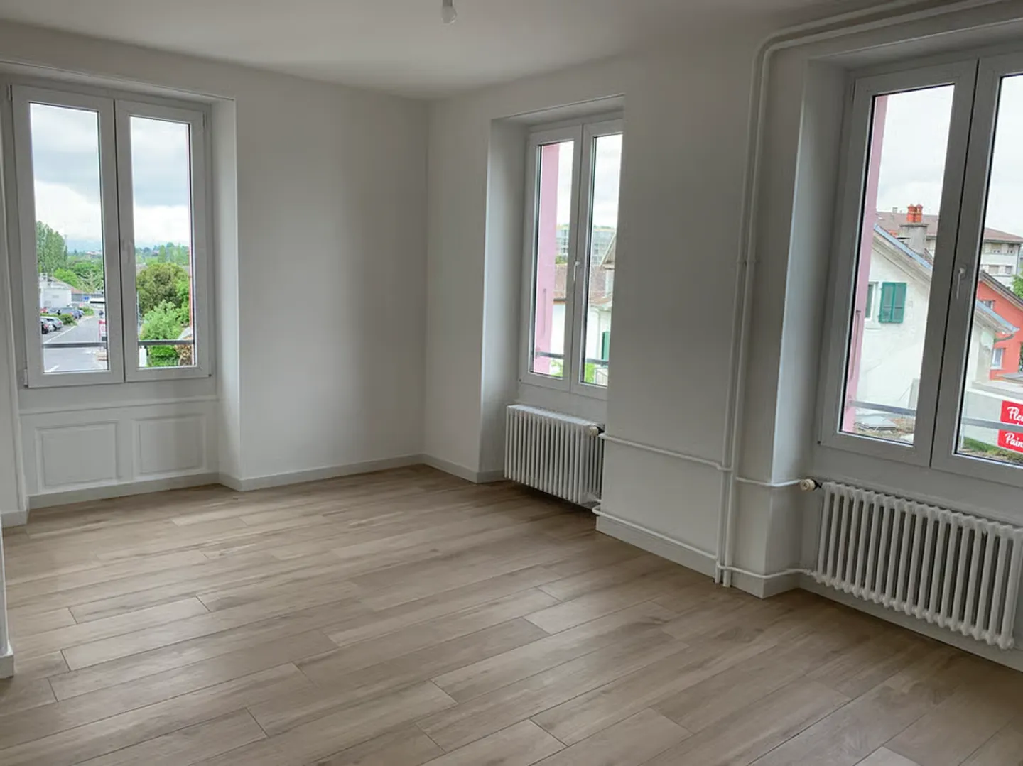 En rénovation, 2,5 pièces au 1er étage, proche de l'UNIL et de l'EPFL - Foto 2 di 4