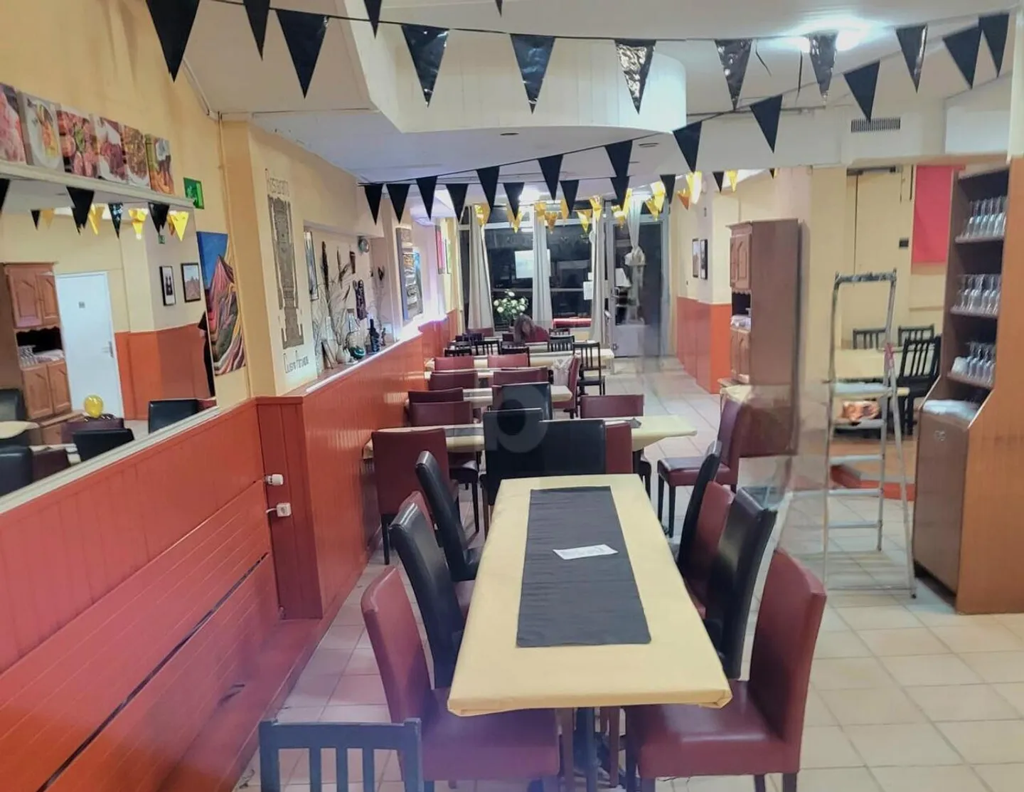 RESTAURANT DANS UN QUARTIER ANIME - Photo 2 sur 5