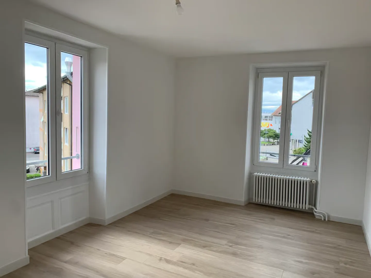 En rénovation, 2,5 pièces au 1er étage, proche de l'UNIL et de l'EPFL - Foto 3 di 4