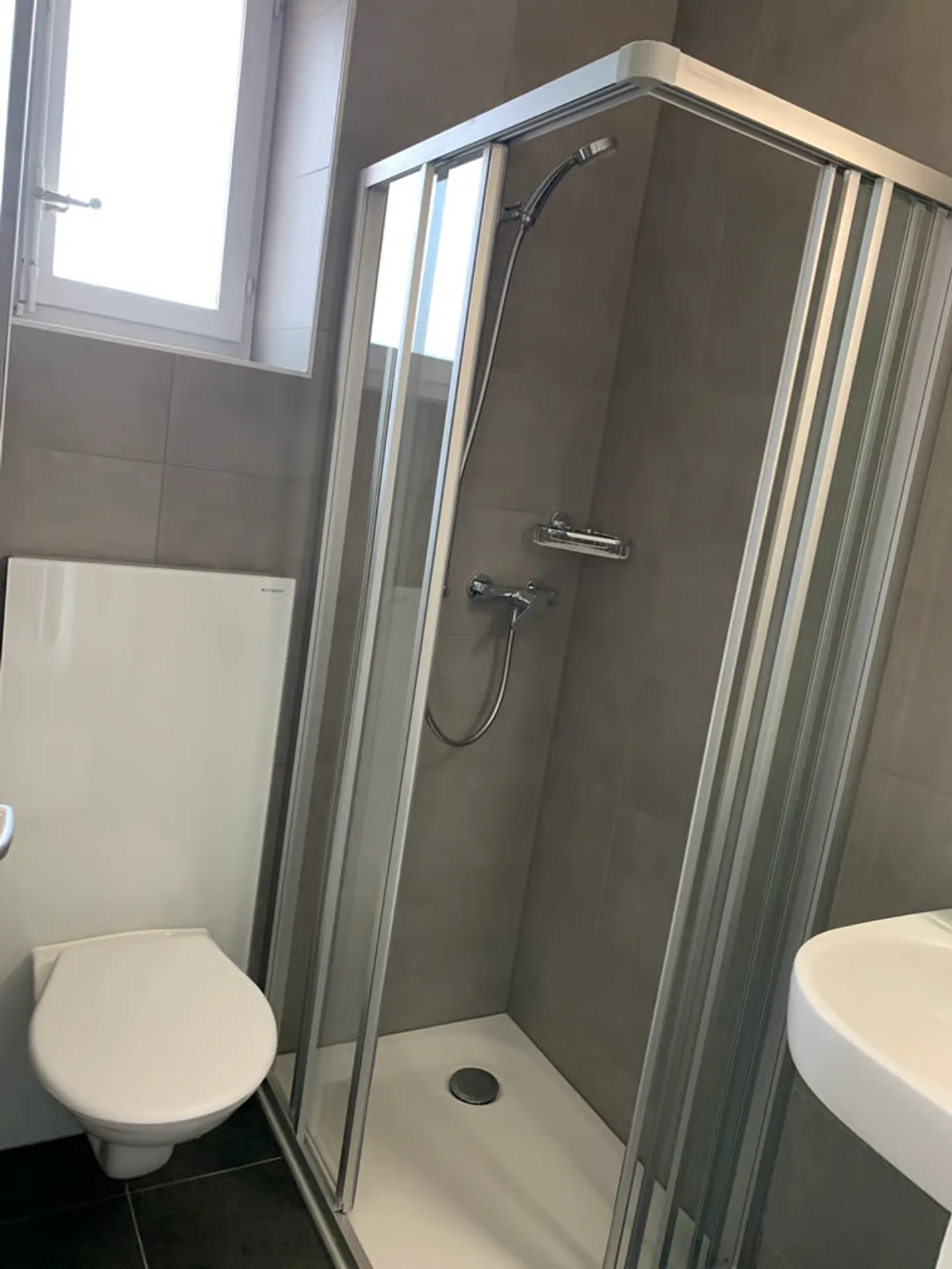 En rénovation, 2,5 pièces au 1er étage, proche de l'UNIL et de l'EPFL - Foto 4 di 4