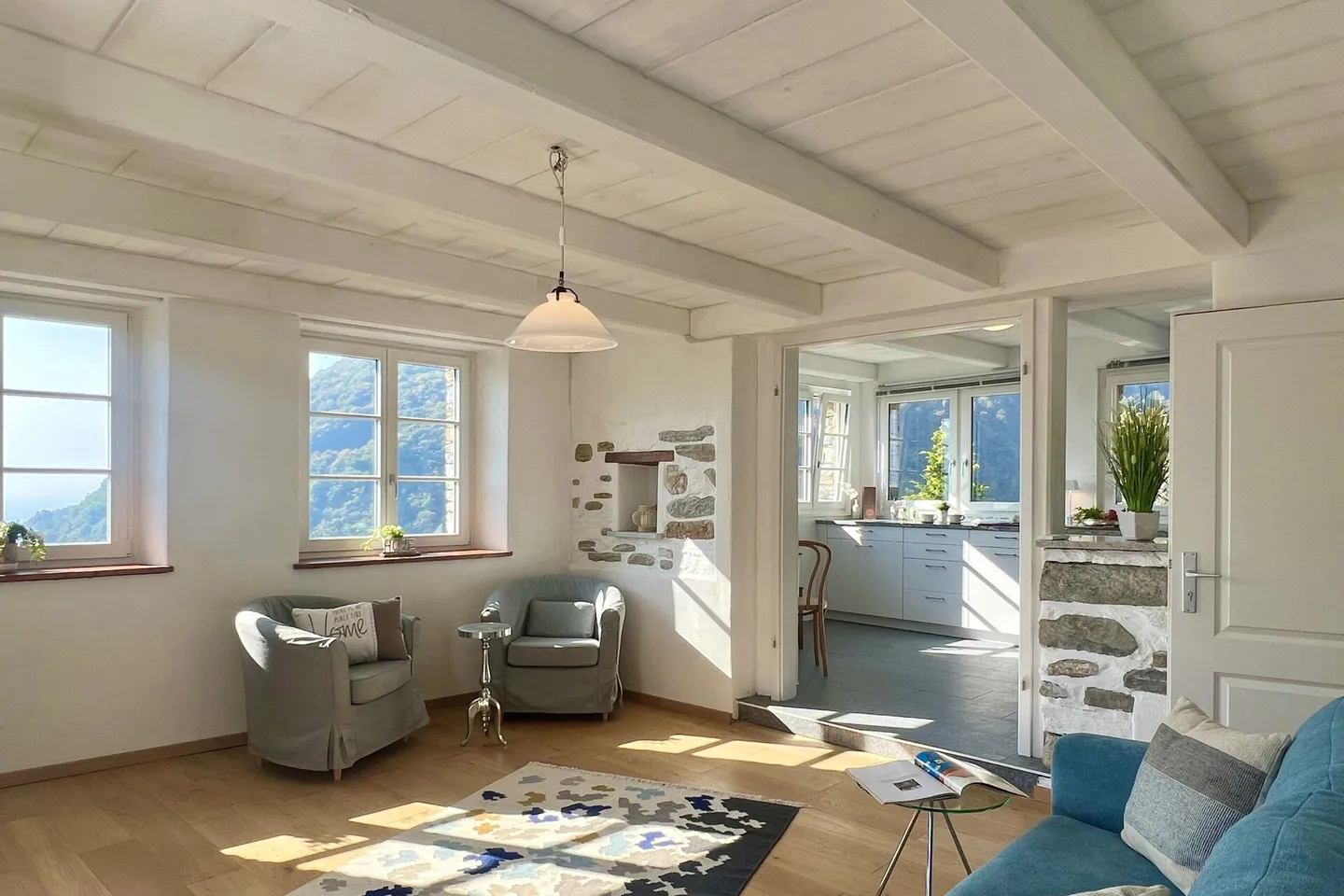 Casa in Pietra Ristrutturata con Grande Giardino e Terreno Edificabile Separato - Foto 7 di 43