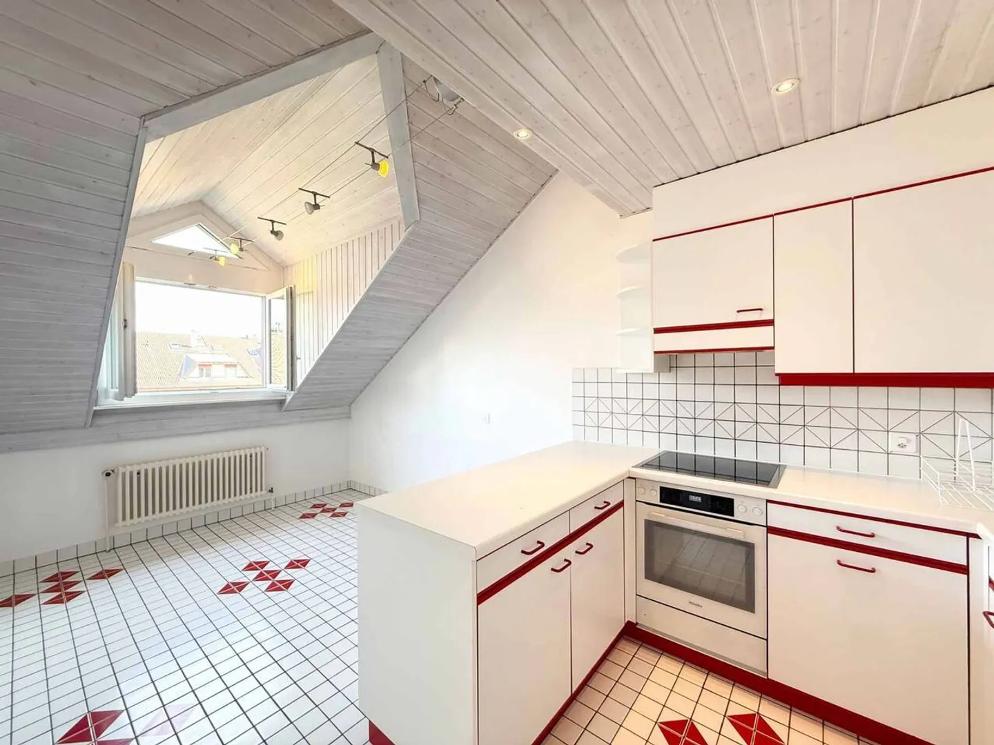 A Gland - Duplex luminoso all'ultimo piano - Foto 3 di 11