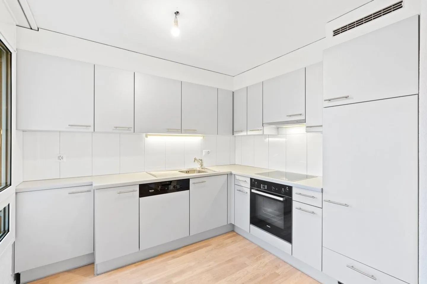 Spacious Apartment Near City Center - Photo 7 of 8