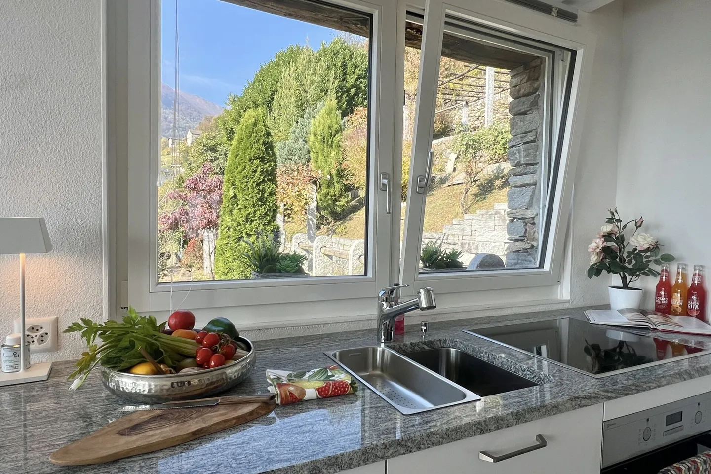 Casa in Pietra Ristrutturata con Grande Giardino e Terreno Edificabile Separato - Foto 9 di 43