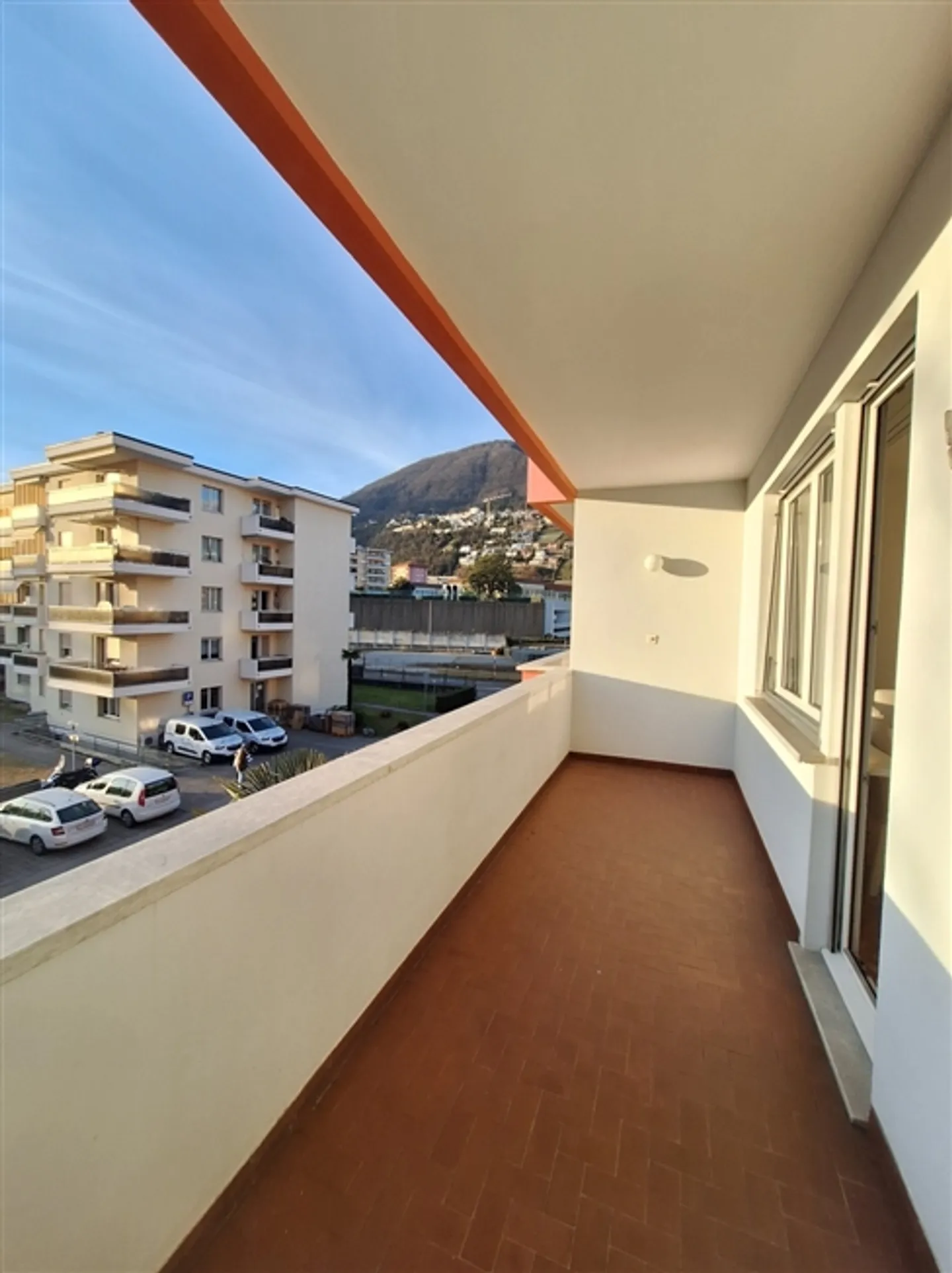 Appartamento studio arredato in affitto, con cucina separata e grande balcone - Foto 7 di 9