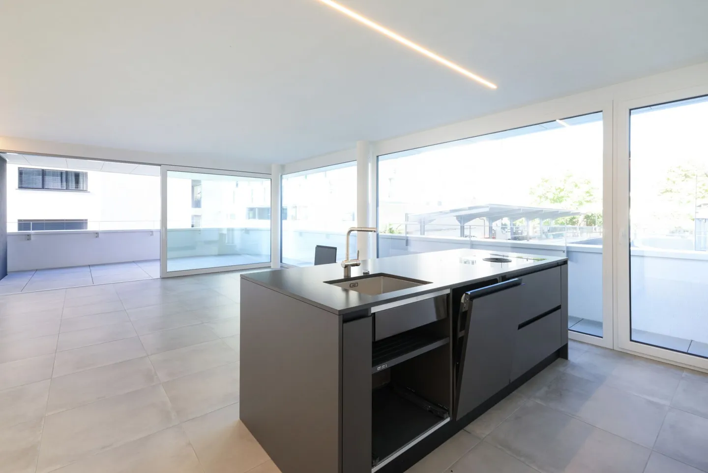 SOLDUNO - Nuovo, moderno appartamento di 3.5 stanze con terrazza - Foto 2 di 13