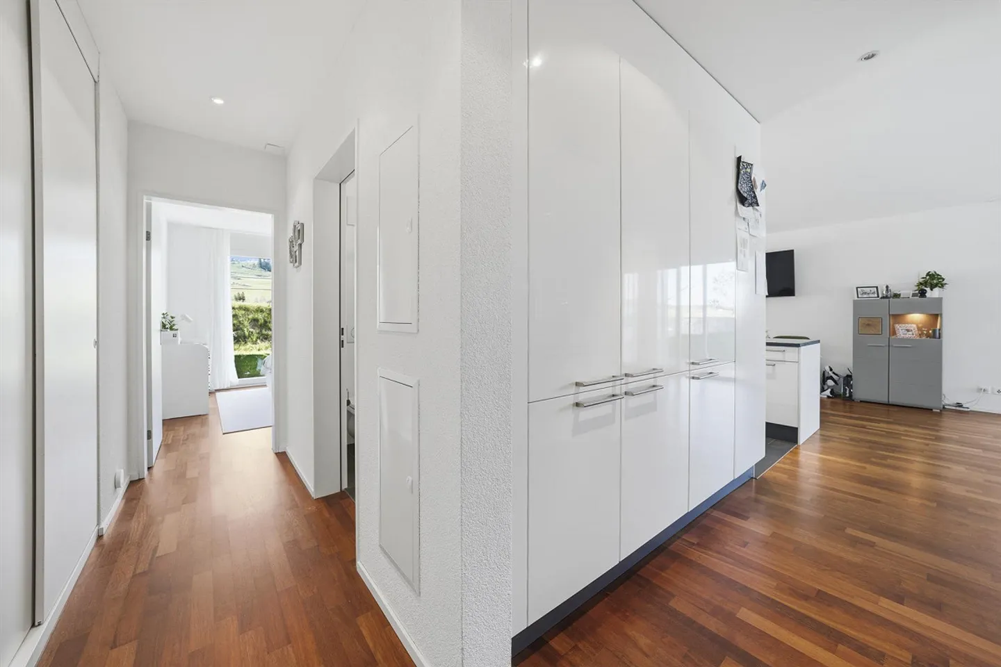 Stilvolle Wohnung mit Garten - Foto 4 von 12