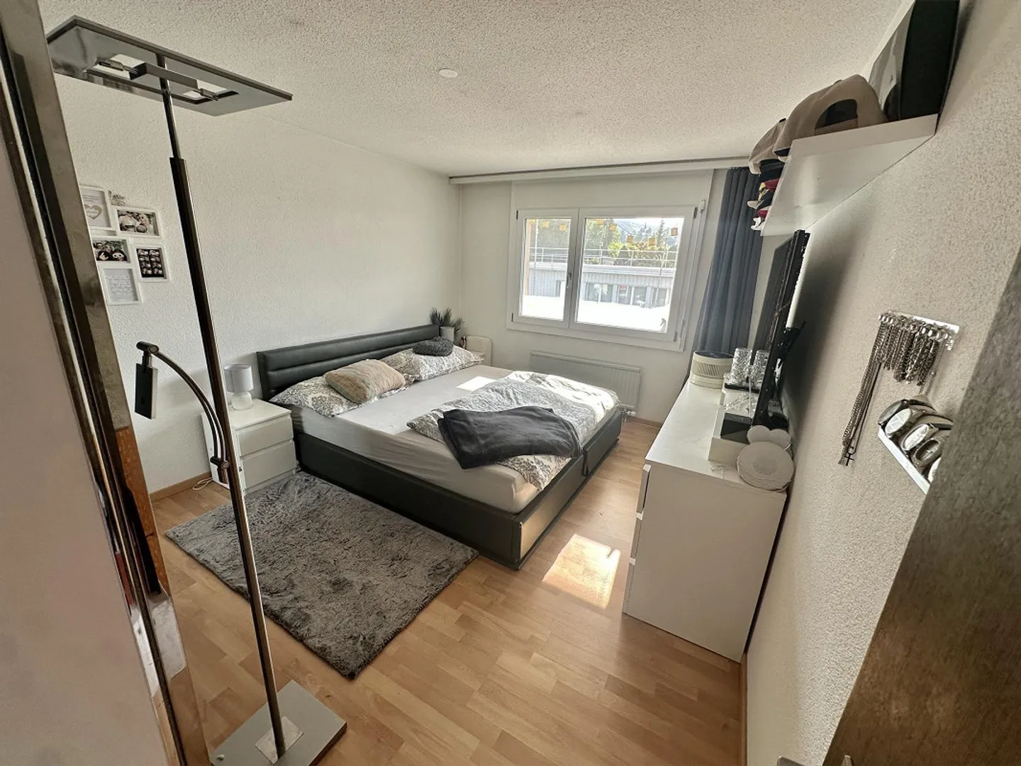 Helle 4.5-Zimmer-Wohnung mit Aussicht - Foto 4 von 11