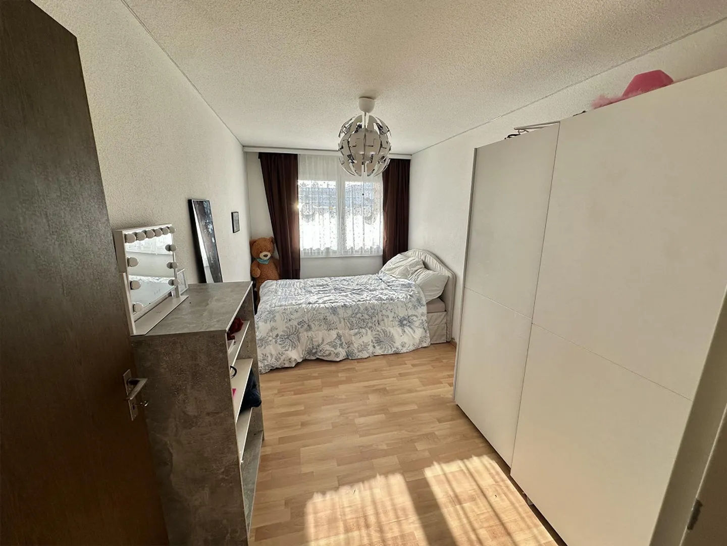 Helle 4.5-Zimmer-Wohnung mit Aussicht - Foto 6 von 11