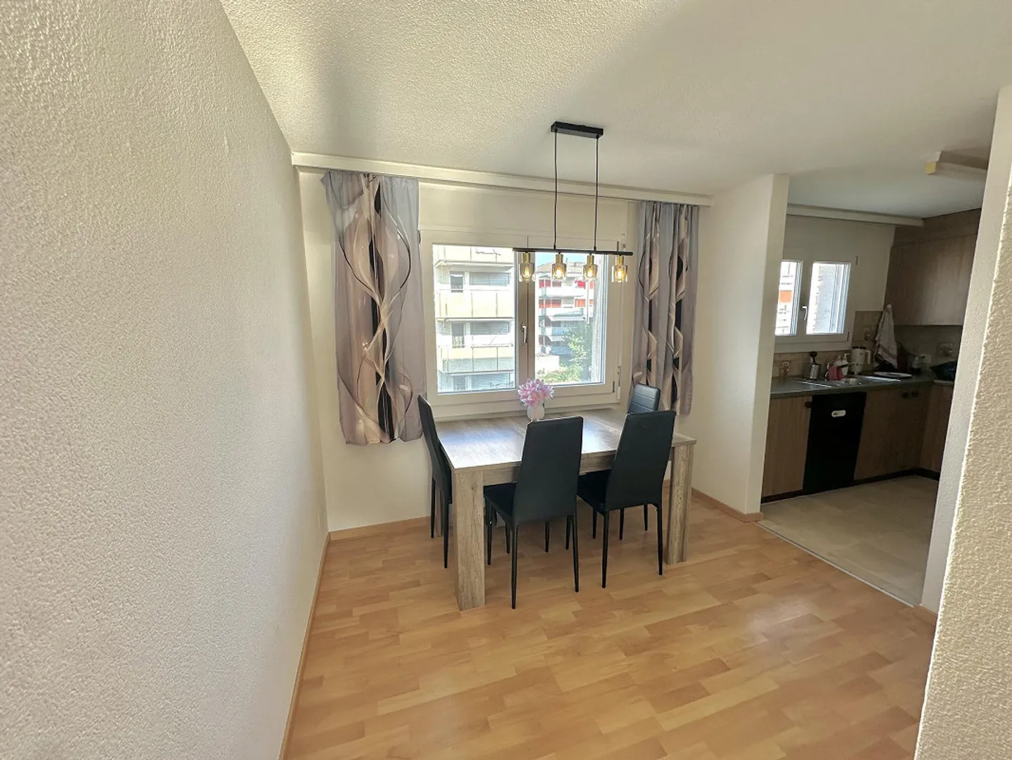 Helle 4.5-Zimmer-Wohnung mit Aussicht - Foto 8 von 11