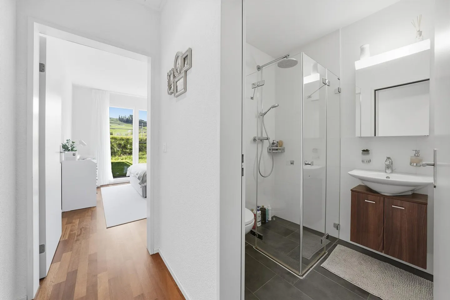Stilvolle Wohnung mit Garten - Foto 8 von 12