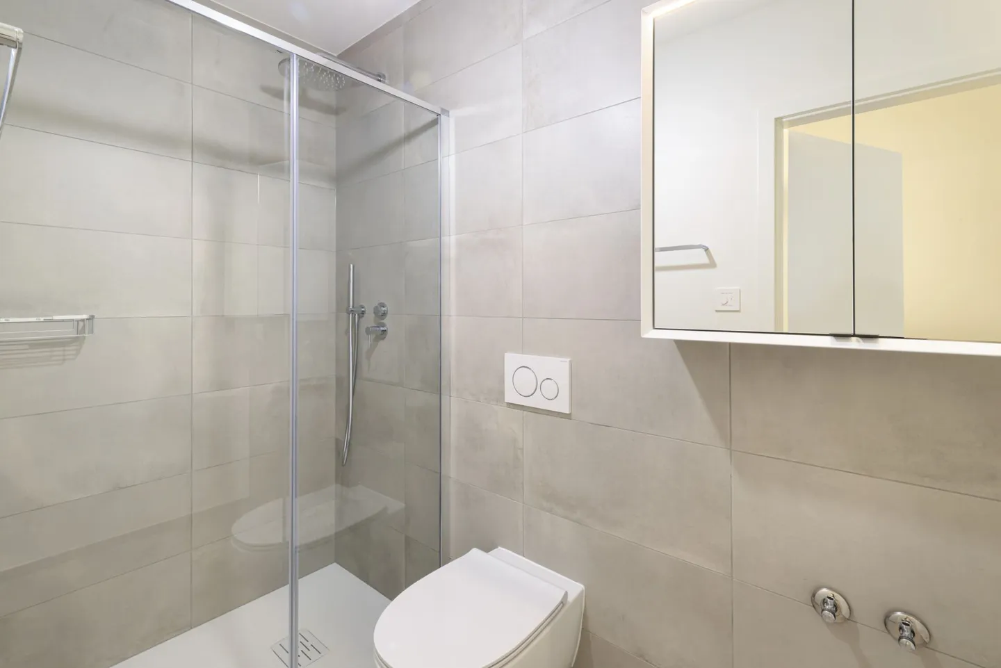 SOLDUNO - Nuovo, moderno appartamento di 3.5 stanze con terrazza - Foto 11 di 13