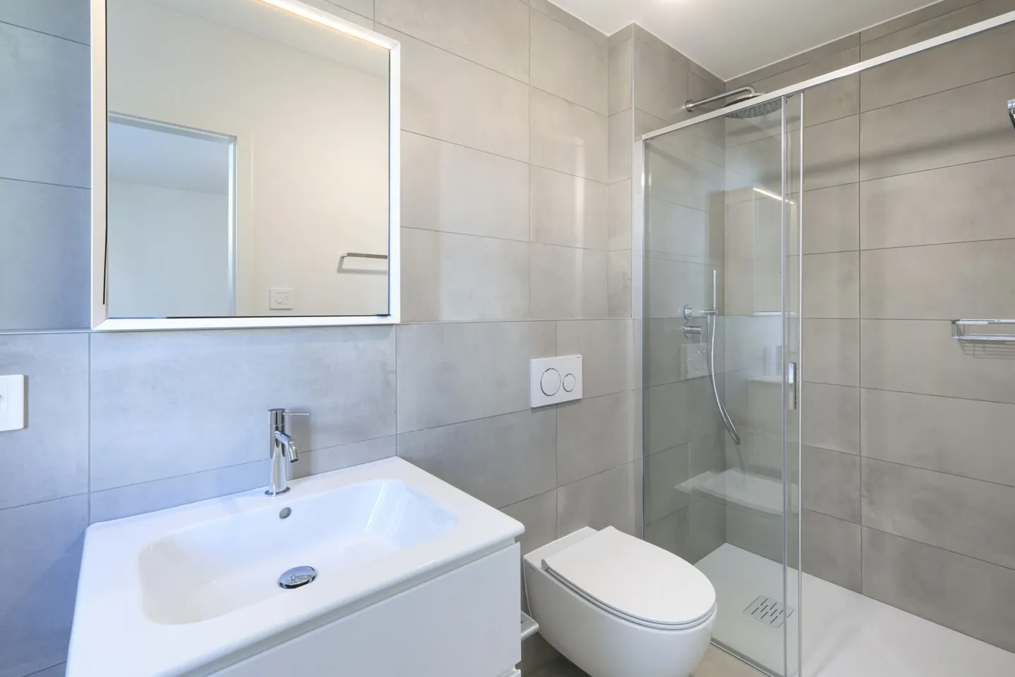 SOLDUNO - Nuovo, moderno appartamento di 3.5 stanze con terrazza - Foto 9 di 13