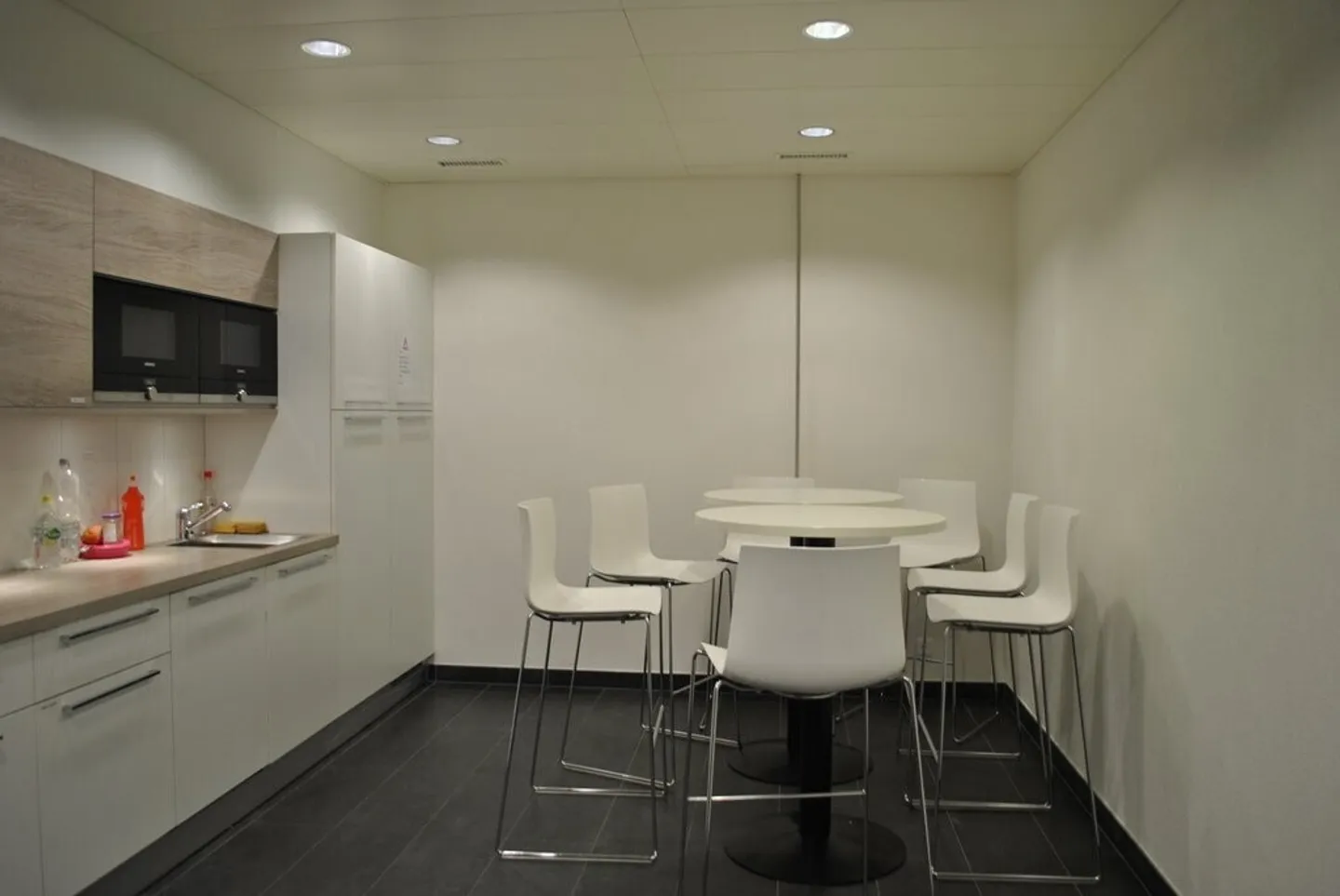 Superficie arredata di 27 m2 nel Y-Parc - Foto 2 di 4