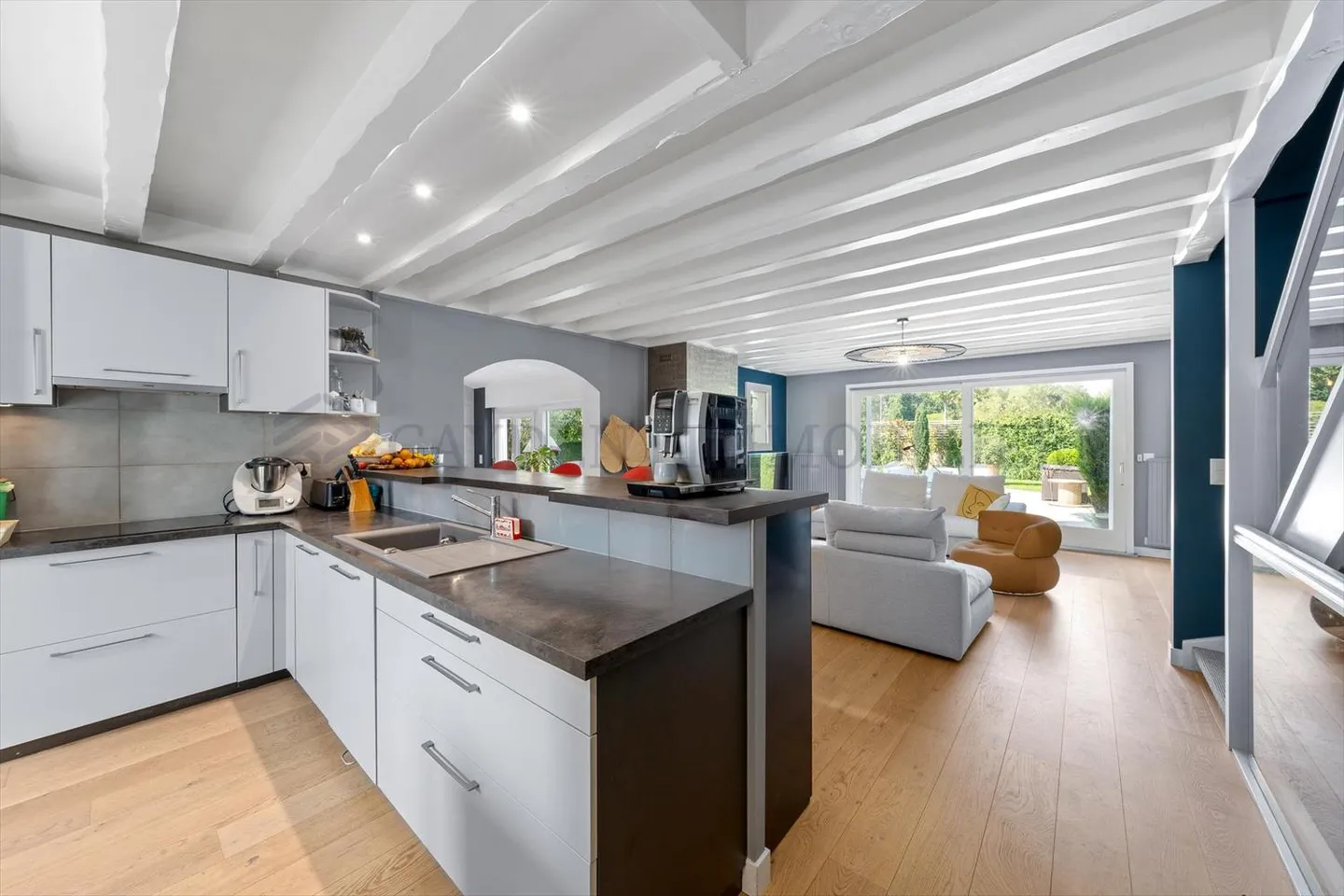 EXCLUSIVITY !! Very pleasant, bright house with pool - Photo 3 of 8