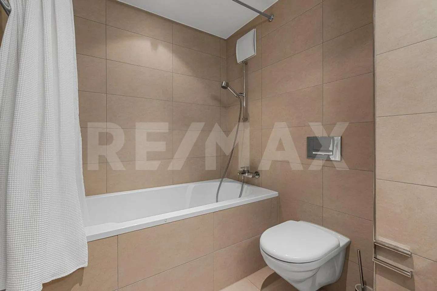 Stylish 3½ Holiday Apartment in Falera - Photo 10 of 13