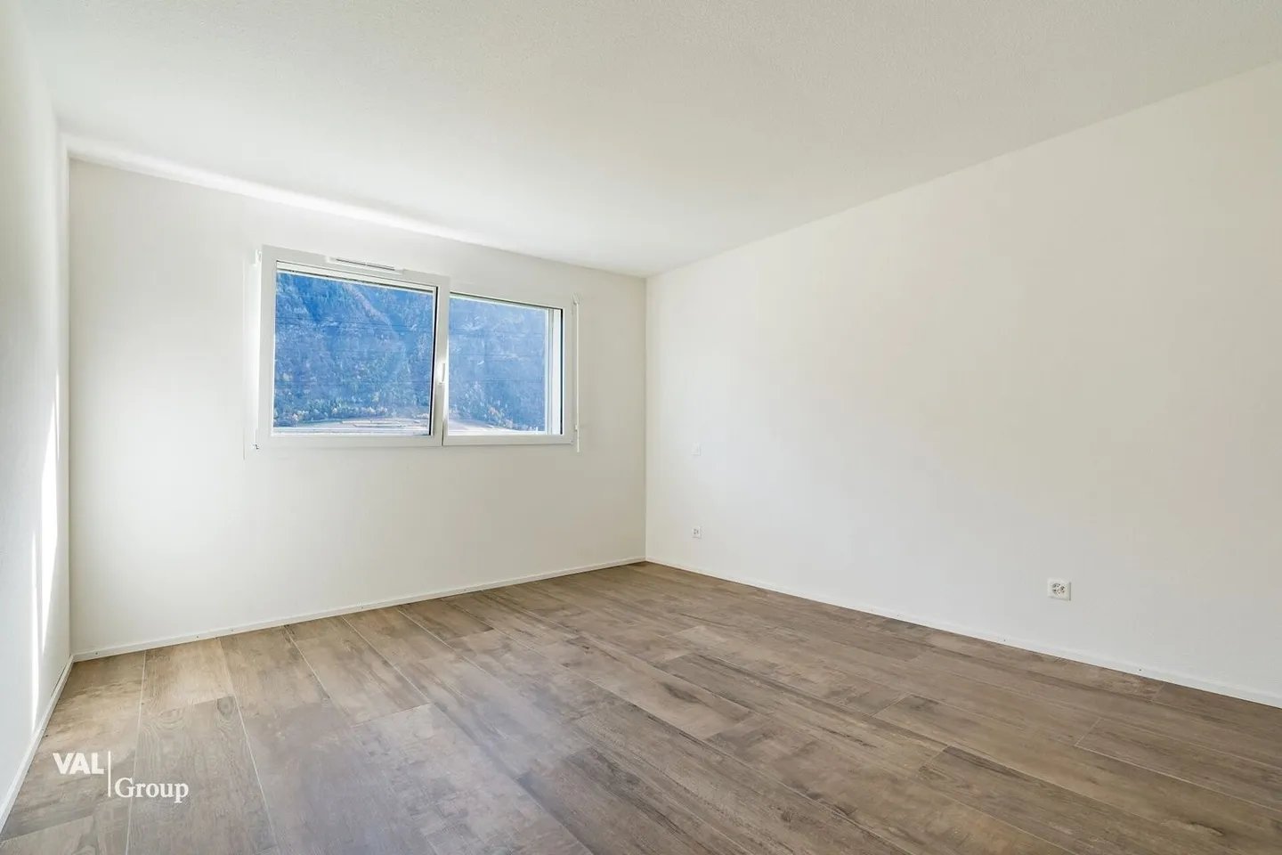 Élégant 3.5 pièces neuf, alliant confort et luminosité avec terrasse et jardin privatif - Foto 4 von 13