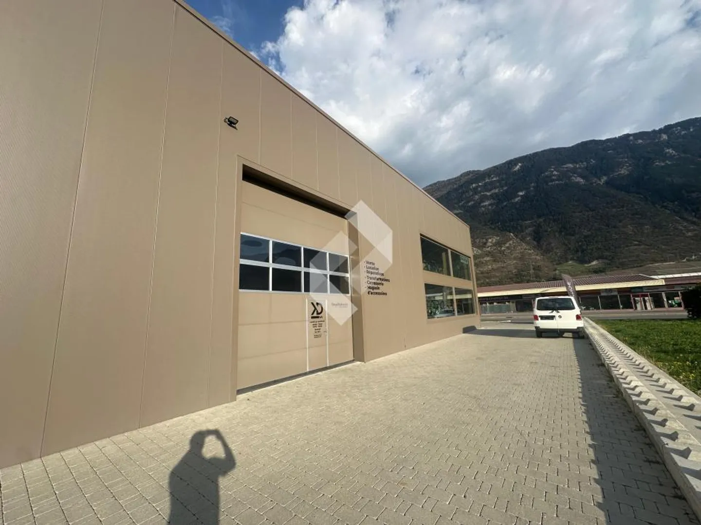 Bureau à l'étage supérieur dans un nouveau bâtiment de hall en construction - Photo 4 sur 10