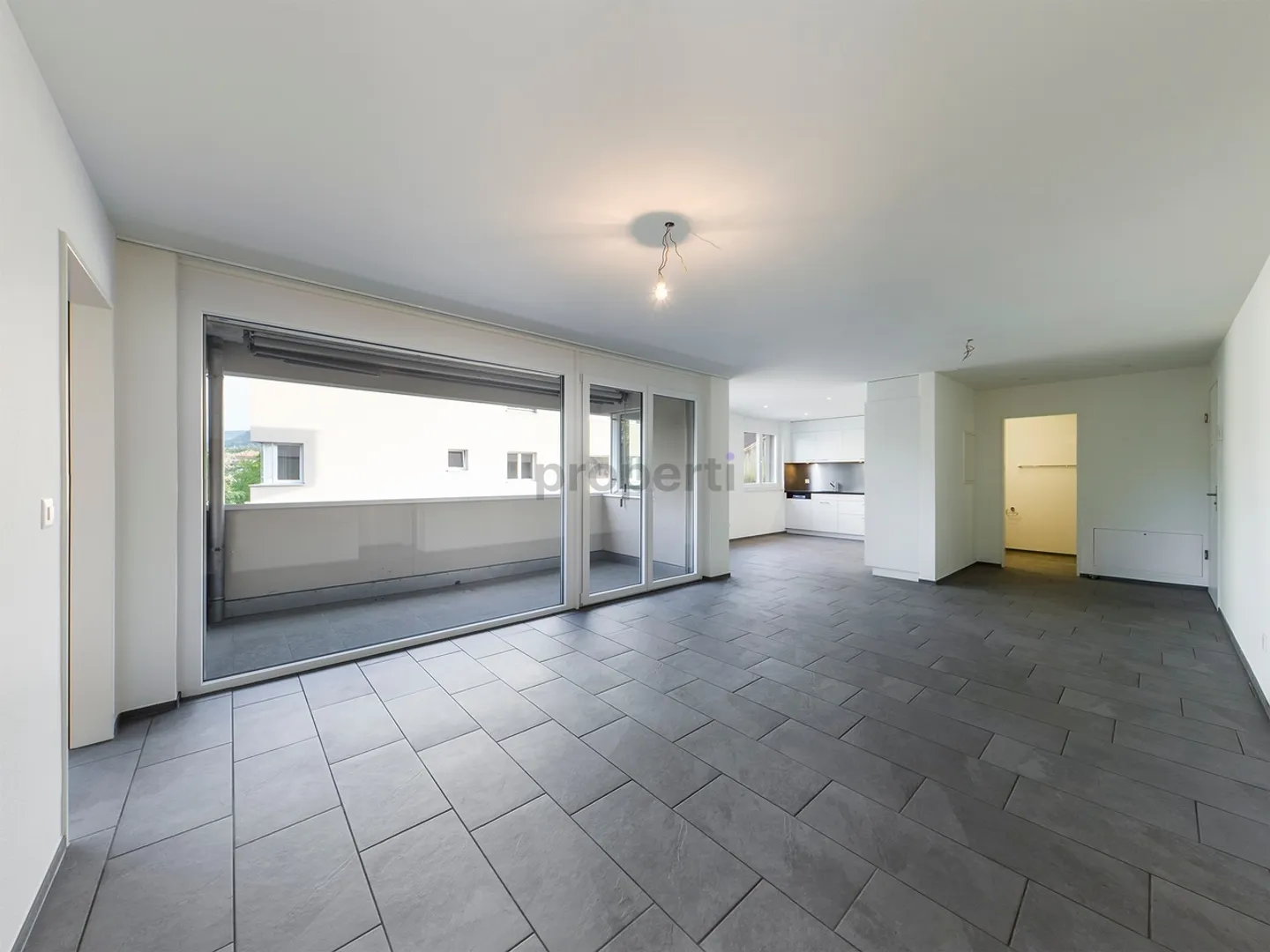 Wunderschöne, helle 4.5-Zimmer Wohnung mit 100m2 und modernem Layout in Laufen - Foto 1 von 13