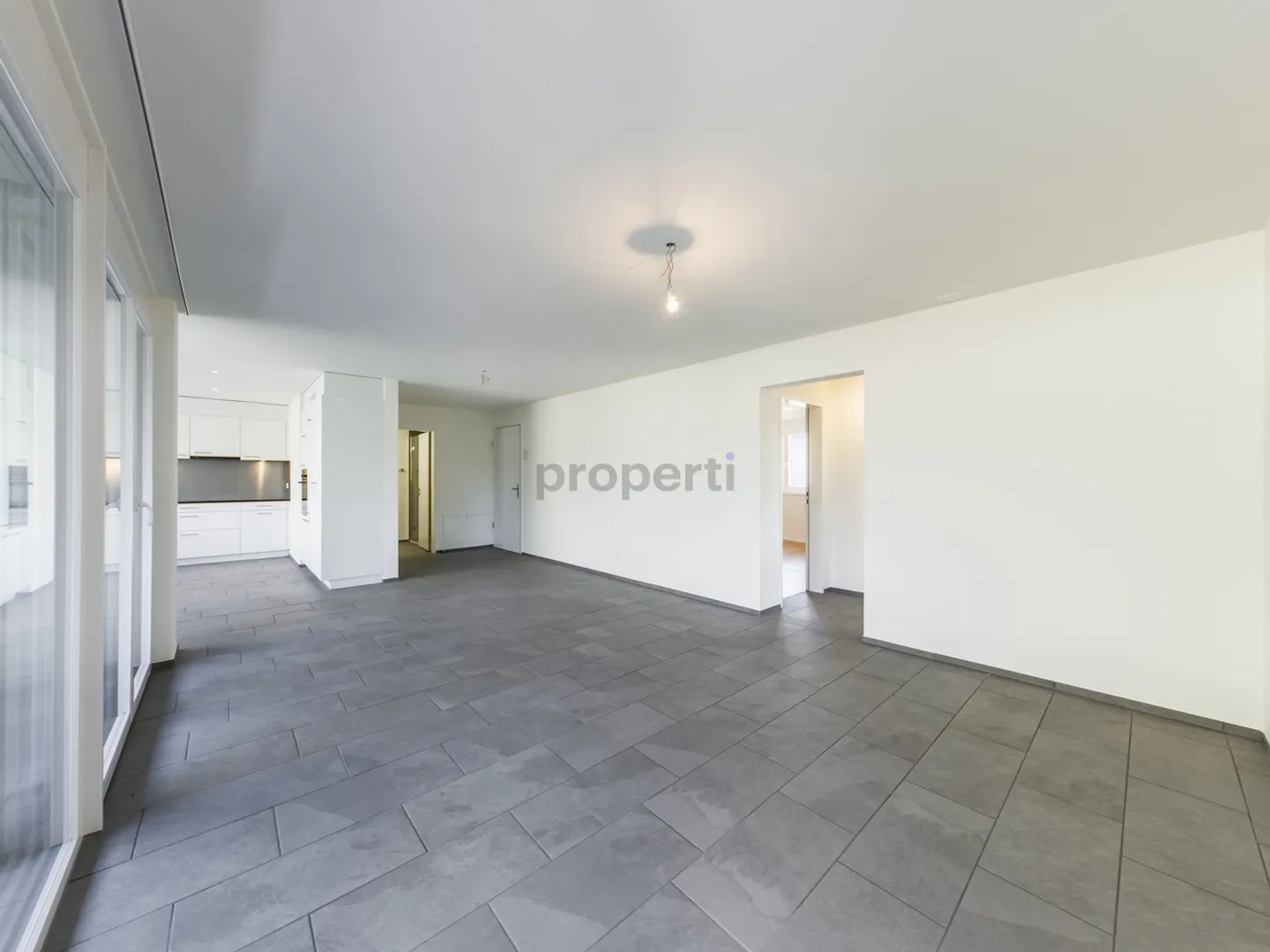 Wunderschöne, helle 4.5-Zimmer Wohnung mit 100m2 und modernem Layout in Laufen - Foto 4 von 13