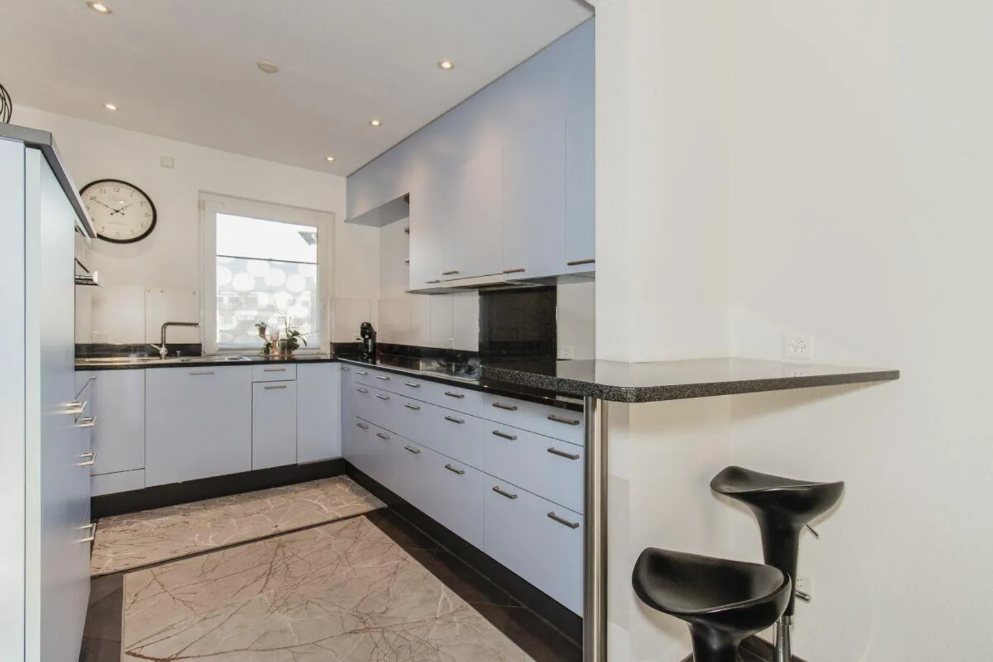 Grosszügiges 5.5-Zimmer-Reiheneinfamilienhaus an bevorzugter Wohnlage - Foto 5 von 13