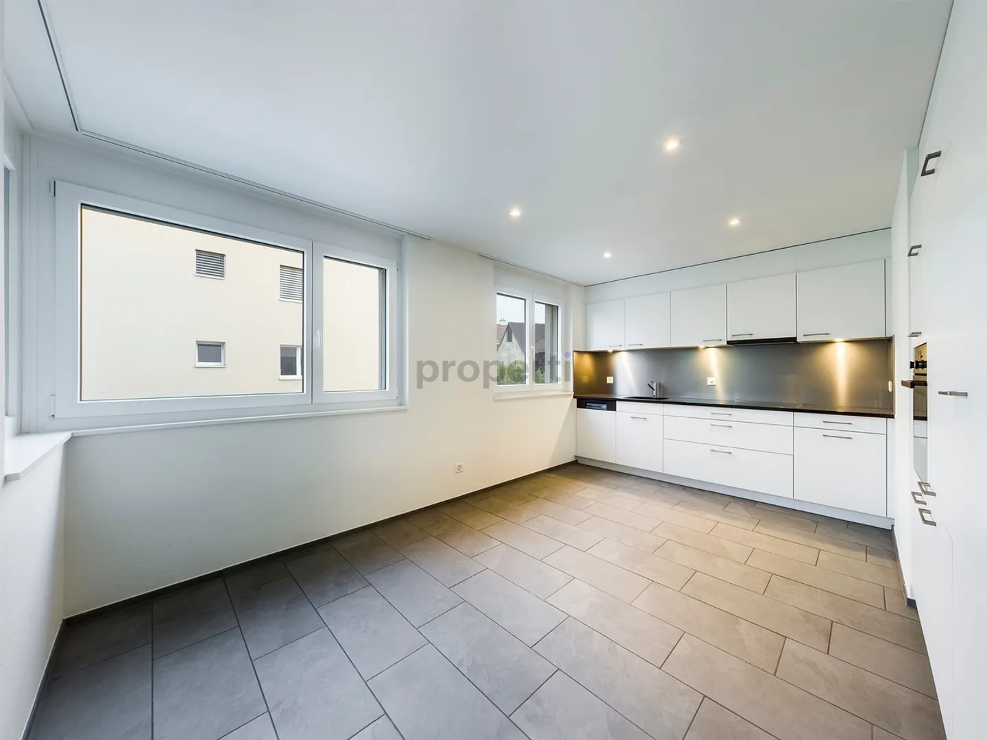 Wunderschöne, helle 4.5-Zimmer Wohnung mit 100m2 und modernem Layout in Laufen - Foto 6 von 13