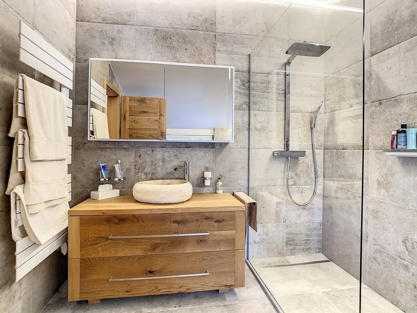 Discover the pinnacle of luxury in Crans-Montana - Photo 3 of 5