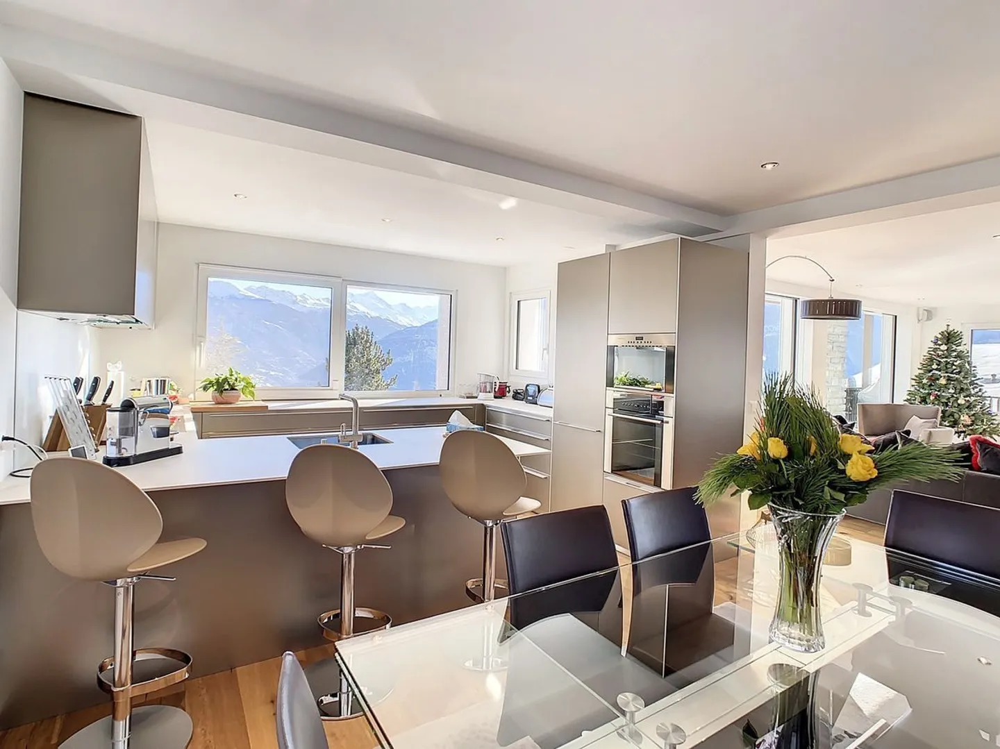 Discover the pinnacle of luxury in Crans-Montana - Photo 1 of 5