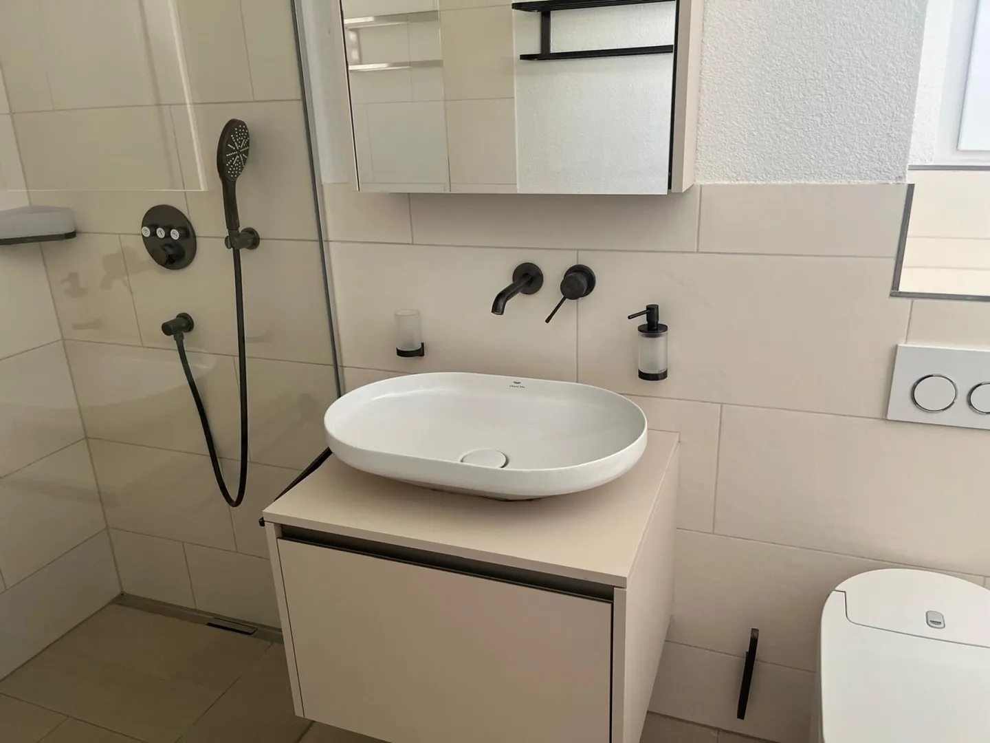 Maison individuelle semi-détachée neuve (F1) avec 2 salles de bain, 2 places de parking, jardin et coin salon - Photo 4 sur 41