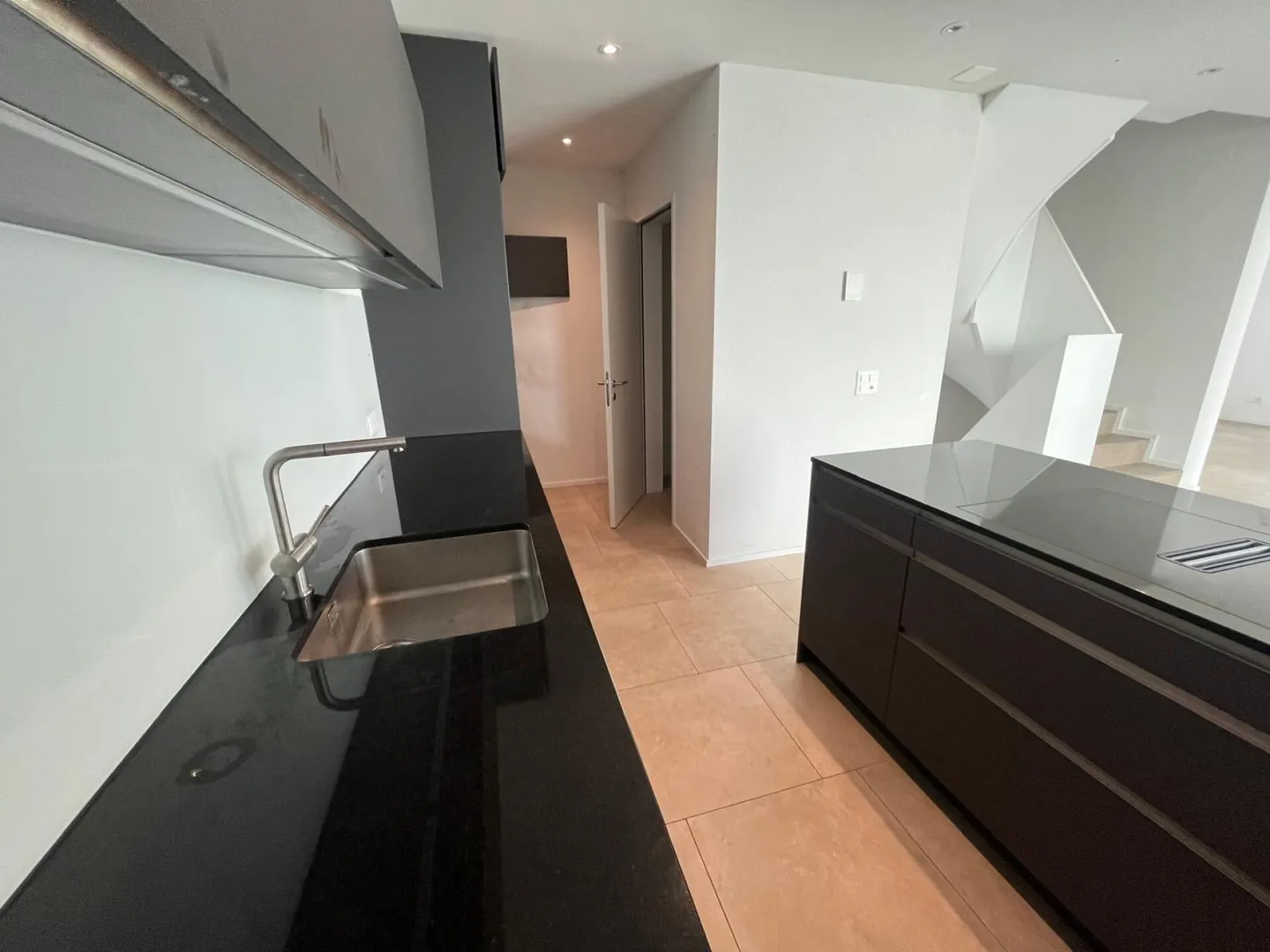 Maison individuelle semi-détachée neuve (F1) avec 2 salles de bain, 2 places de parking, jardin et coin salon - Photo 2 sur 41