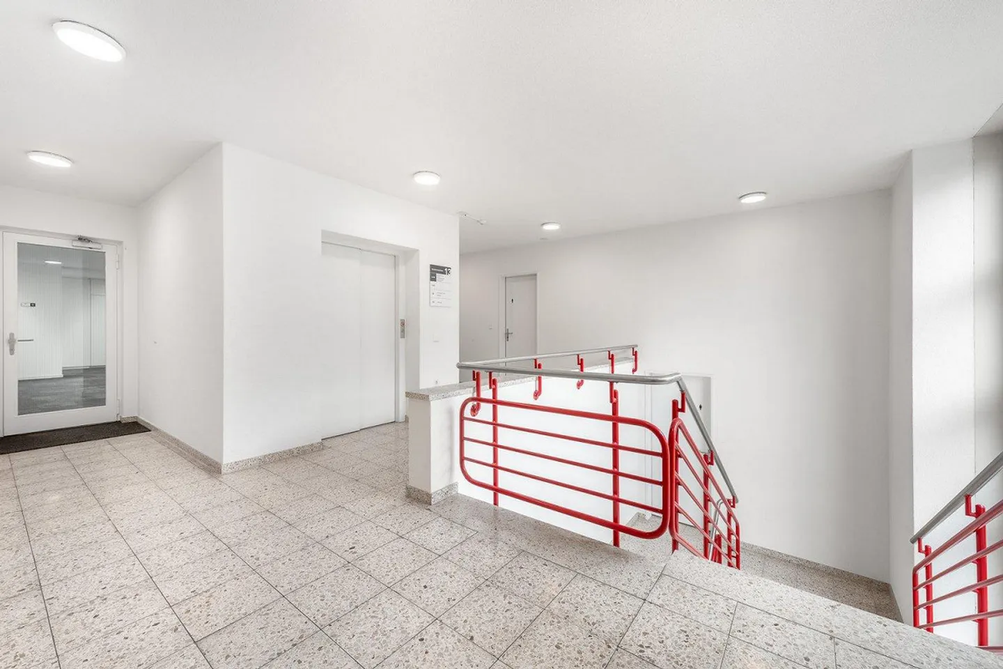 Attractive office/commercial premises in a central location in Urdorf - Photo 7 of 7