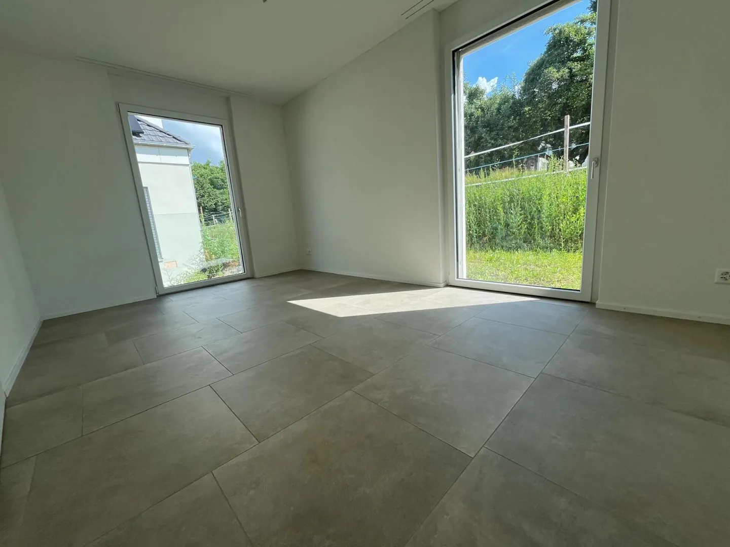Maison individuelle semi-détachée neuve (F1) avec 2 salles de bain, 2 places de parking, jardin et coin salon - Photo 8 sur 41