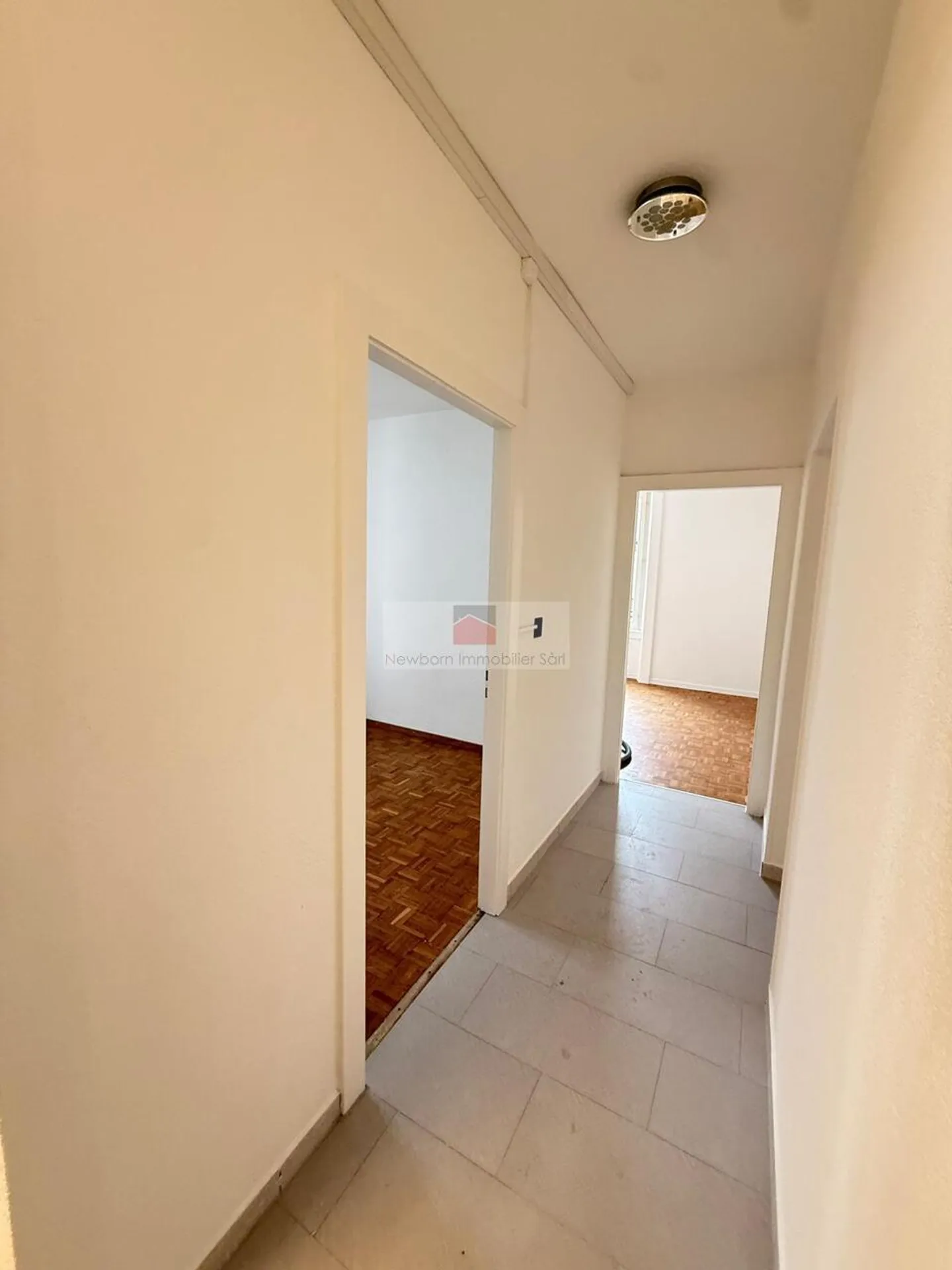 Zu vermieten - Renovierte 2,5-Zimmer-Wohnung im Zentrum von Vallorbe - Foto 4 von 6